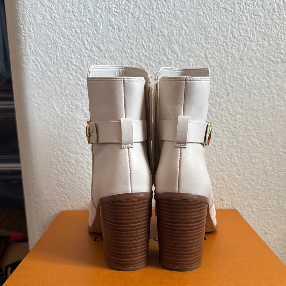 Michael Kors White Ankle Boots - Picture 4 of 4